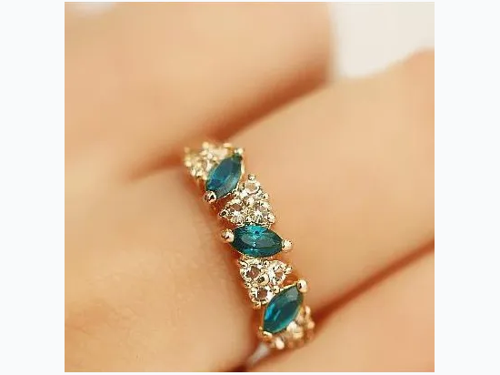 Women's Vintage Elegant Emerald Rhinestone Ring - One Size - Size 8