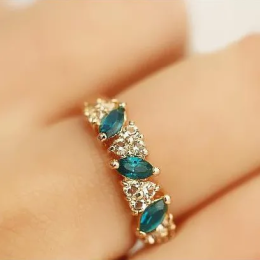 Women's Vintage Elegant Emerald Rhinestone Ring - One Size - Size 8